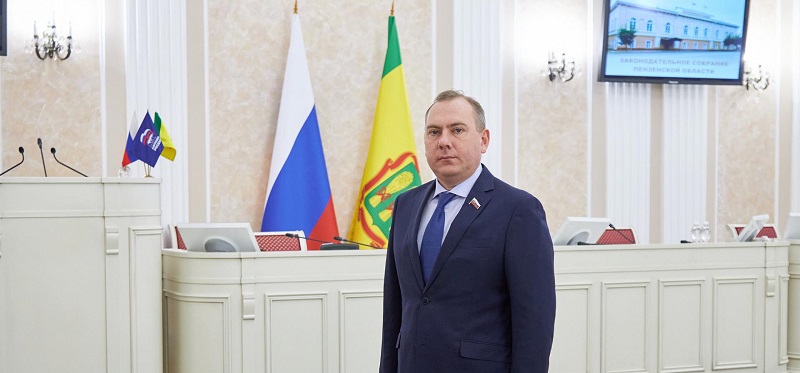 Владимир Вдонин передал спасскому краеведческескому музею оргтехнику