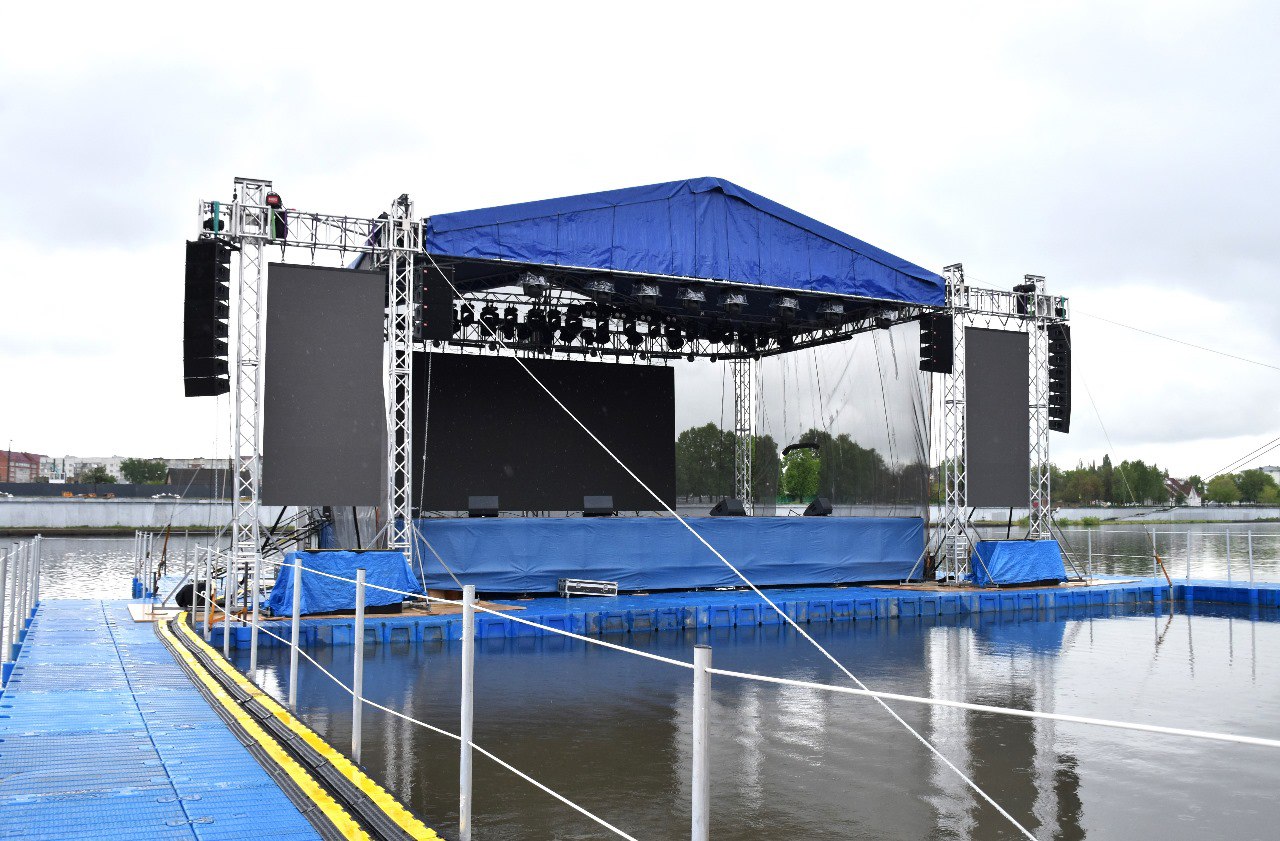 Сцену на воде в Пензе закрепили на якоря