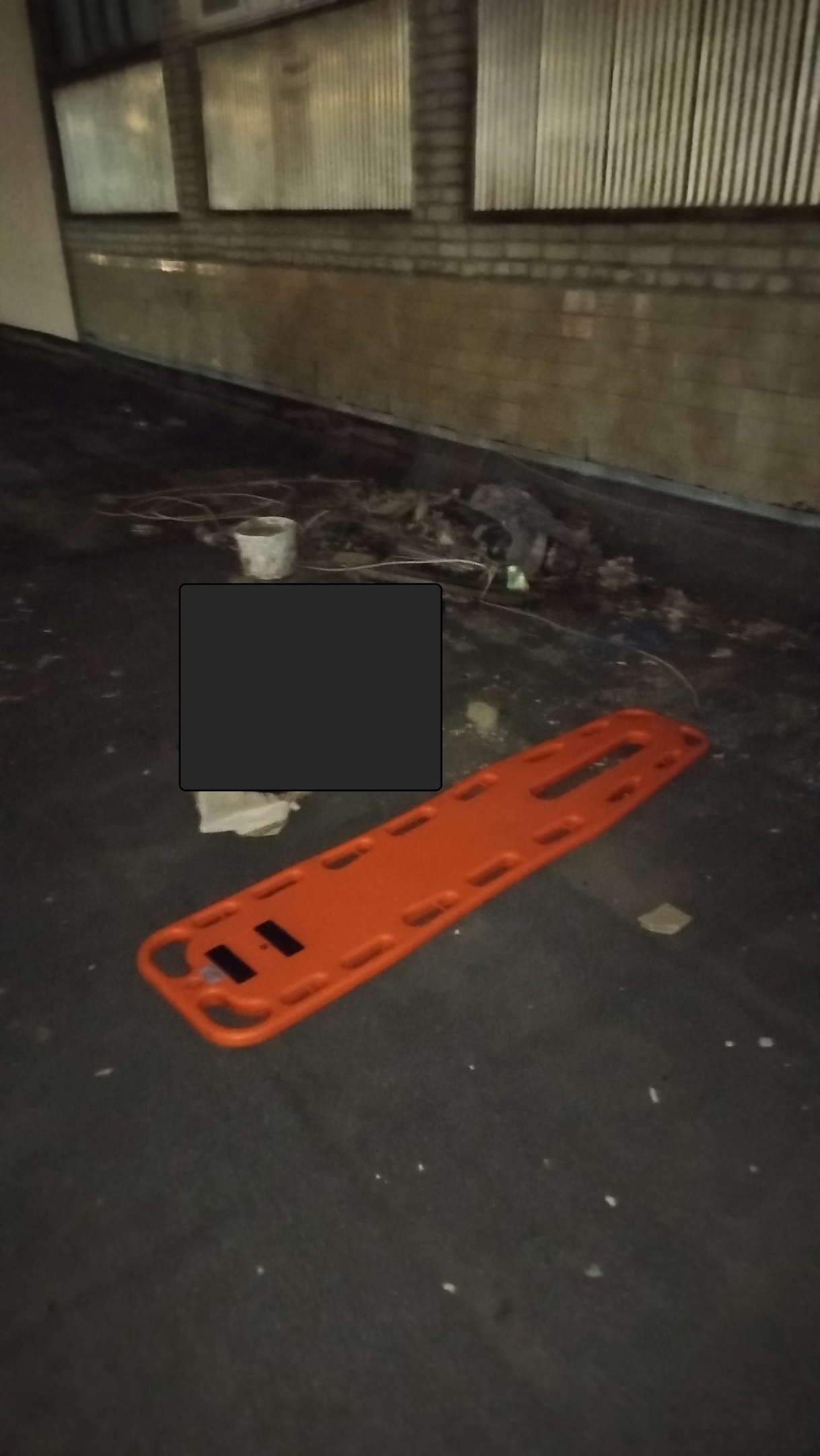 В Пензе 9 мая на козырек подъезда с высоты упал мужчина