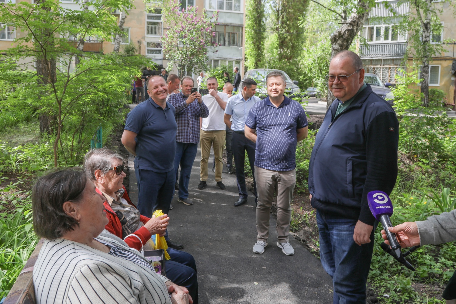 Мельниченко проверил ход благоустройства дворов в Пензе по программе "Мой двор"