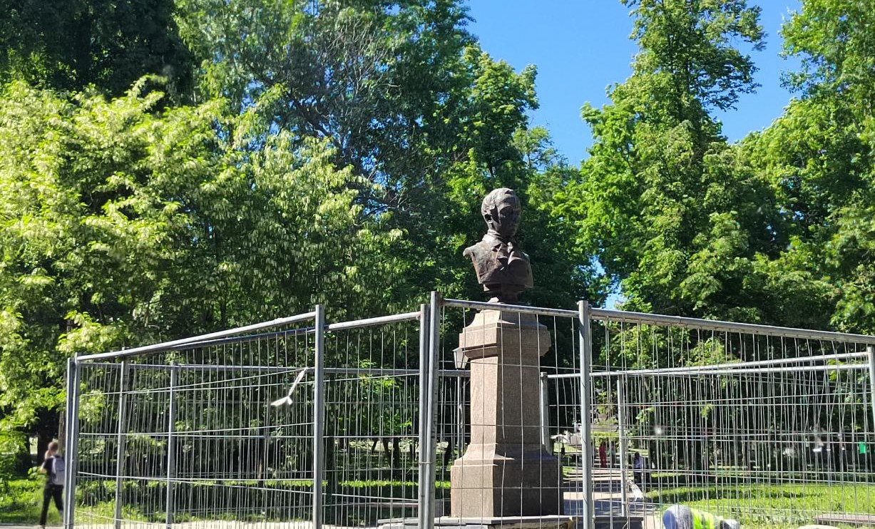 Ремонт памятника Лермонтову в Пензе так и не начался