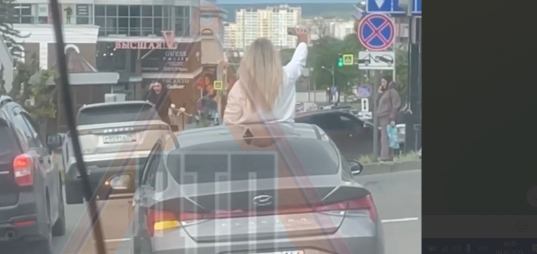 Две девушки рисковали жизнью ради видео в центре Пензы