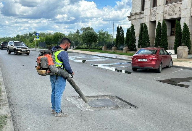 В Пензе ремонтируют сотни колодцев и ливнеприемников по поручению губернатора