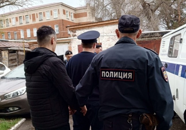 Водитель из Сердобска арестован на трое суток за отказ снять тонировку