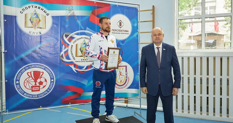 Универсиада по боксу: Вадим Супиков принял участие в открытии финальных поединков