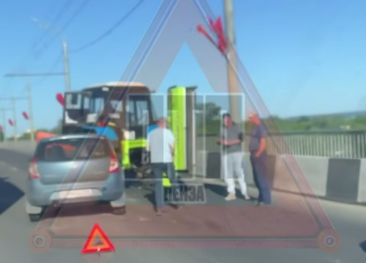 «Сурский мост стоит намертво»: ДТП с трактором затруднило движение в Пензе