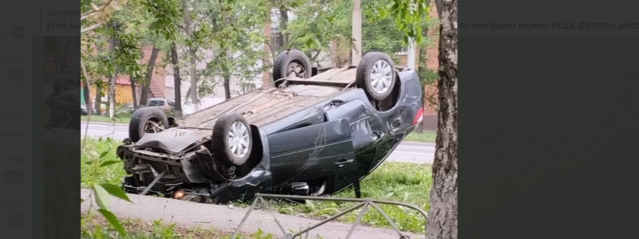 Лада Гранта перевернулась на проспекте Победы в Пензе