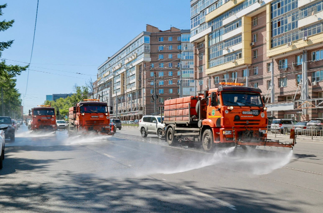 Нижегородские дороги спасают от жары усиленным поливом