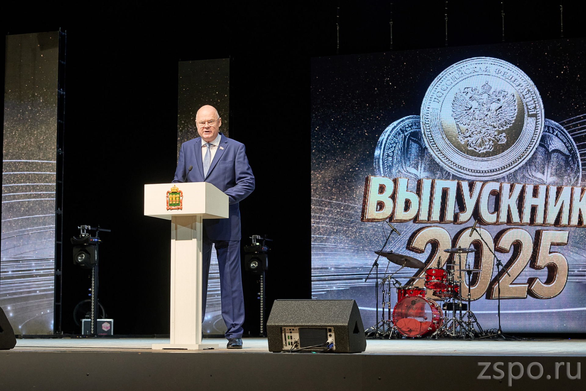 Вадим Супиков поздравил лучших выпускников пензенских школ