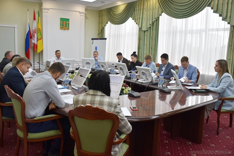 В Пензе завершились праздничные выходные и началась подготовка к зиме