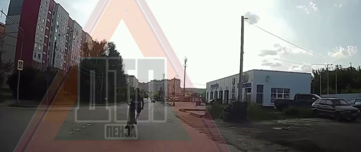 Велосипедист едва не попал под колеса автомобиля в Пензе