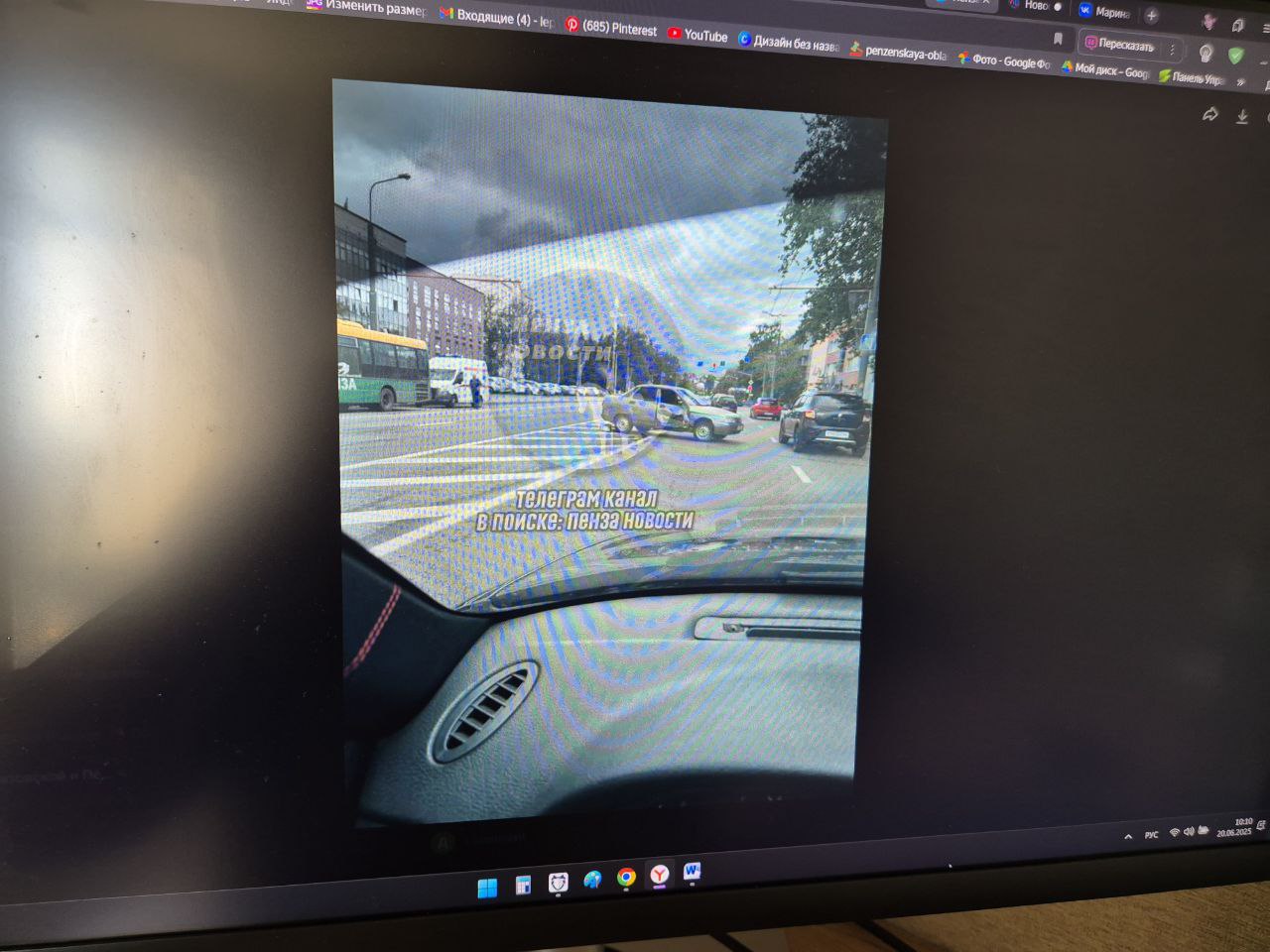 Пензенцы рассказали, как у филармонии утром «десятку» протаранил автобус