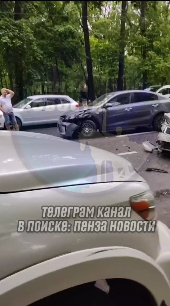 Серьезное ДТП парализовало движение в центре Пензы: улица Лермонтова перекрыта