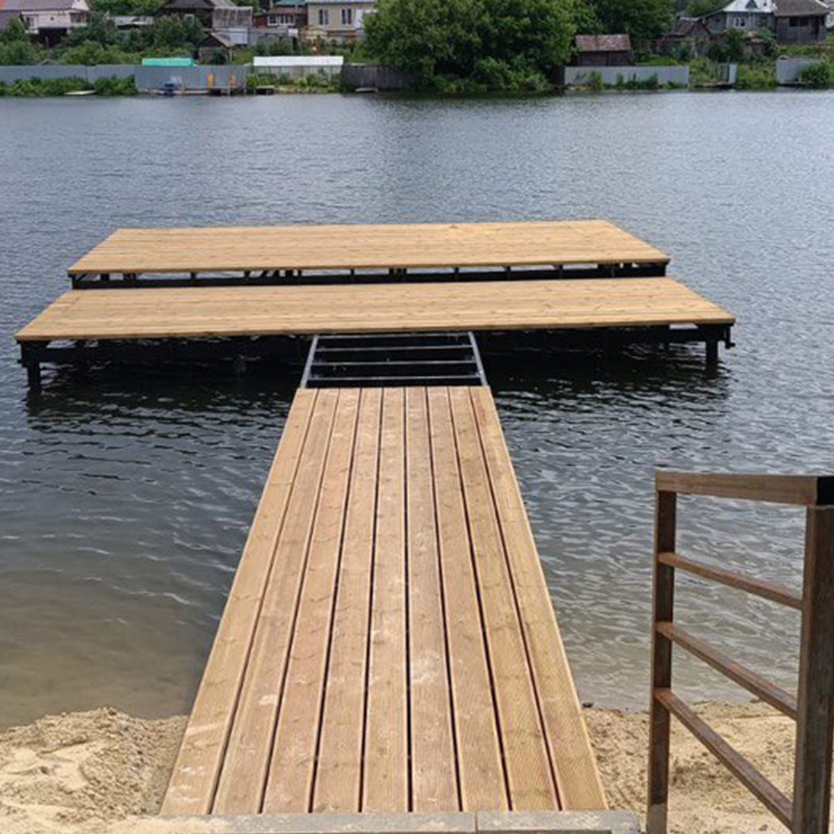 Новый пирс и скамейки: как в Сосоновоборске идет благоустройство набережной