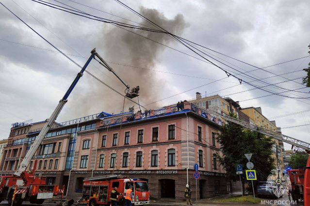 Крупный пожар в центре Нижнего Новгорода: горит медицинский центр