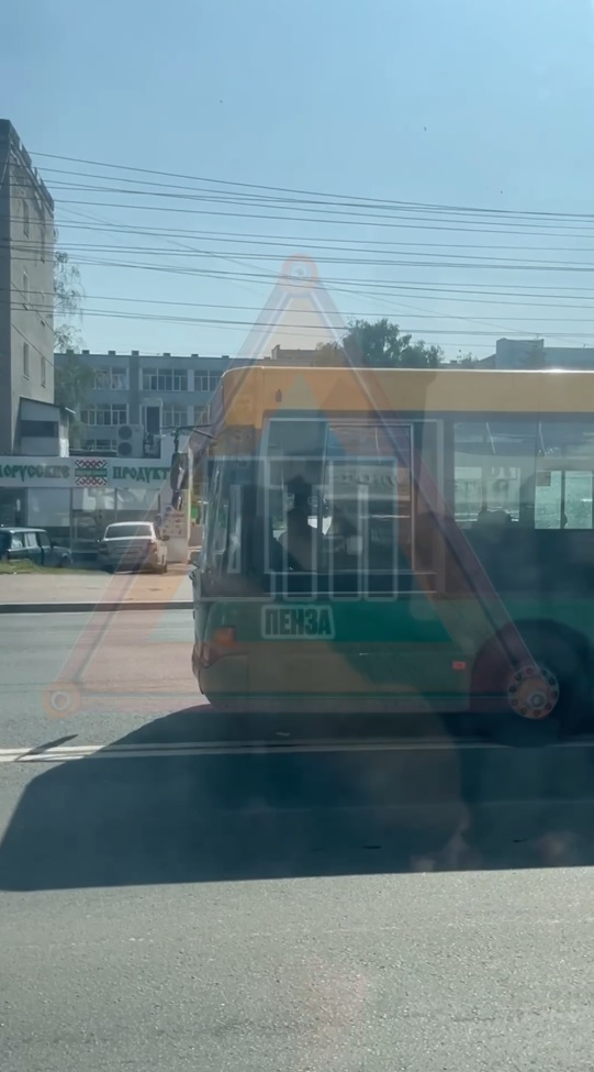 В Пензе столкнулись автобус и троллейбус: пробка в Заводском районе