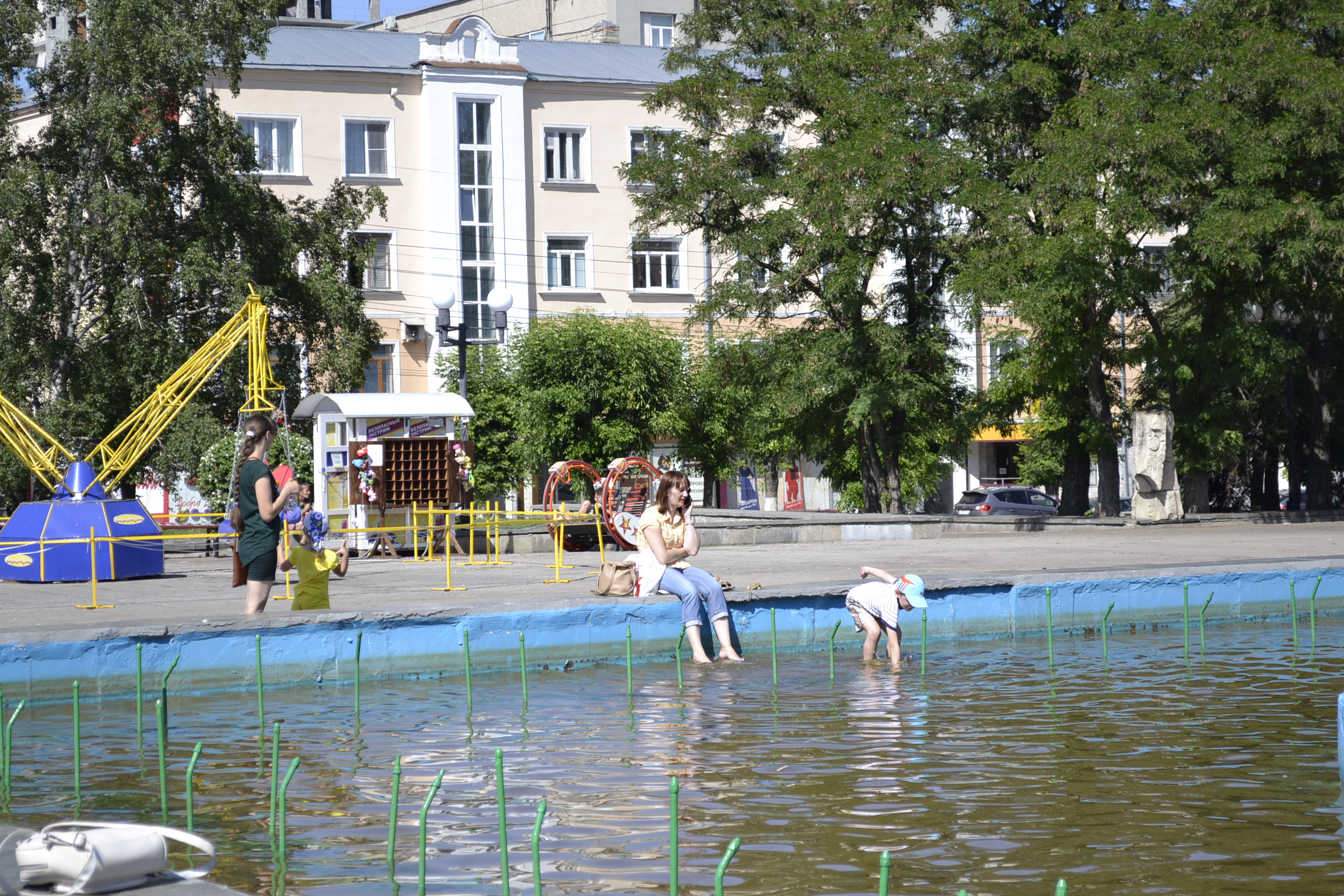 Пензенские власти уверяют в безопасности фонтанов, но призывают не купаться в них