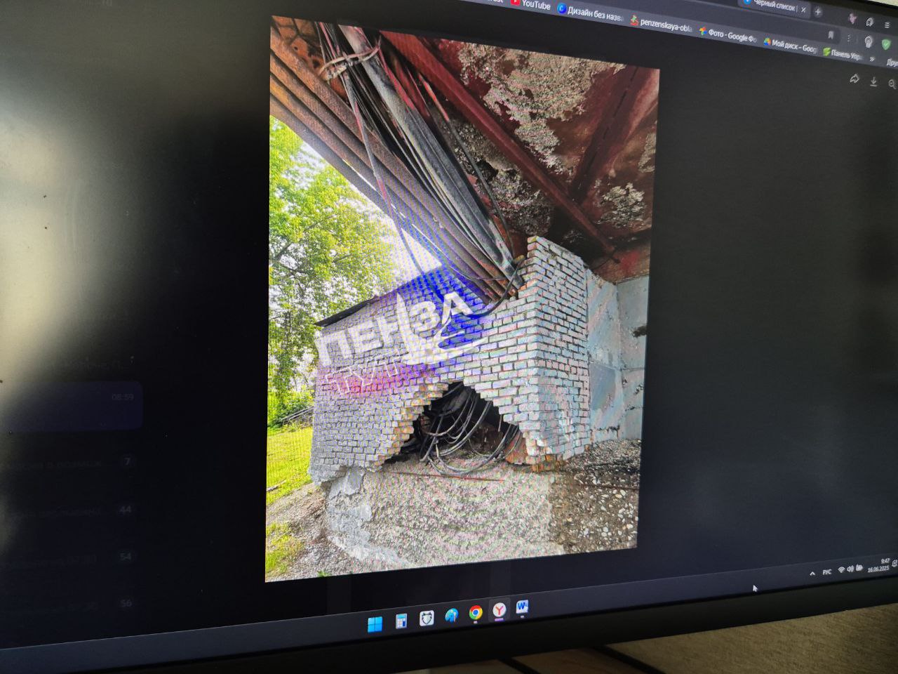 Опасность в центре Пензы: подвесной мост начал разрушаться у основания