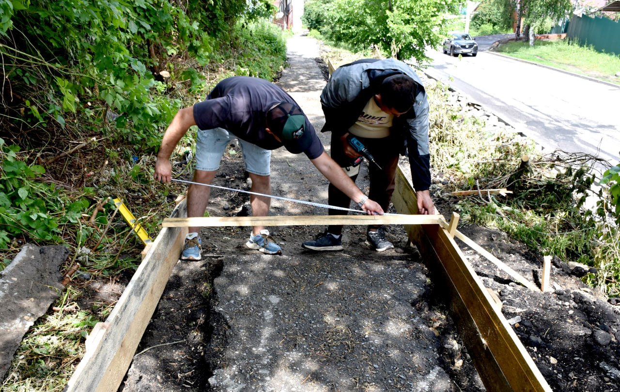Лишь бы погода не подвела: как в Пензе идет ремонт лестницы на улице Красной