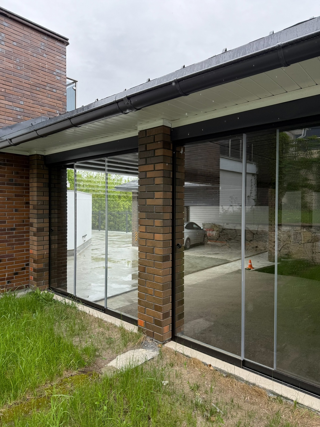 Пензенский NFG представил инновационную технологию безрамного остекления