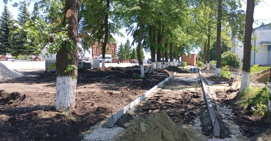 В Мокшане обновляют сквер и аллею трудовой славы по выбору жителей