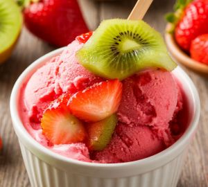 Домашний фруктовый лед с клубникой и киви