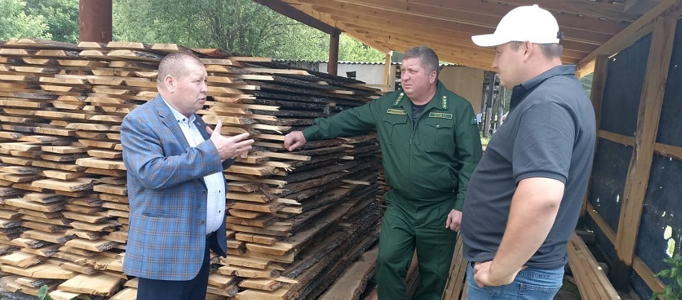 Ришат Алтынбаев проверил Лунинское лесничество