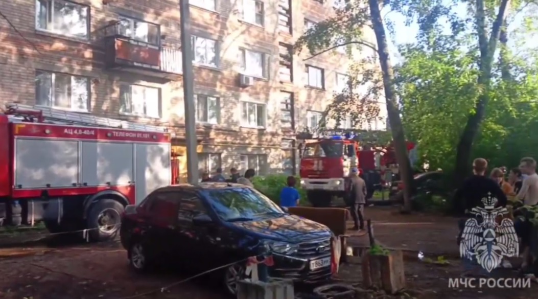 В Пензе 11 человек спасли из горящей пятиэтажки