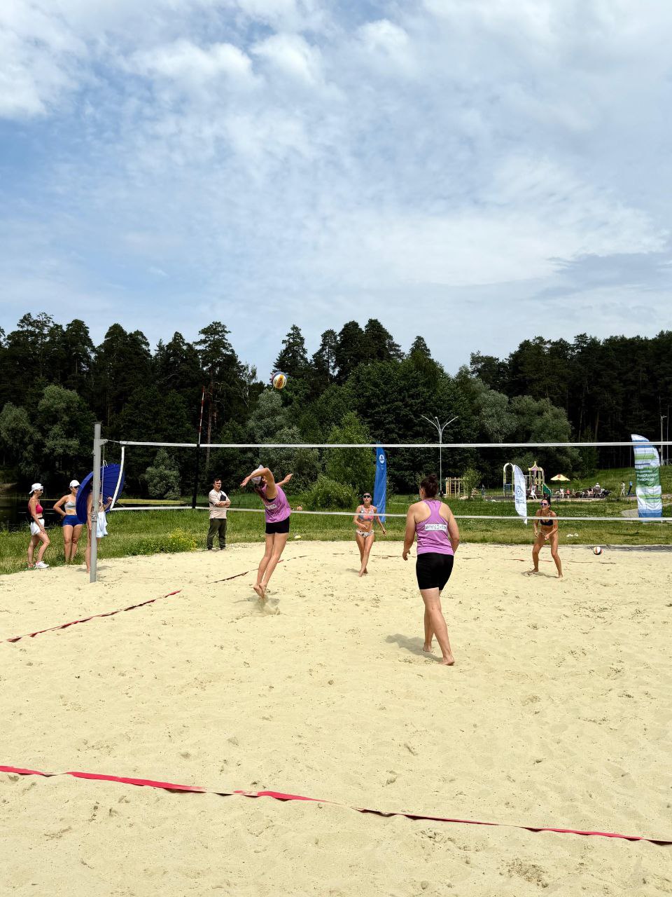 "Импульс-Атом" попробовал силы в пляжном волейболе