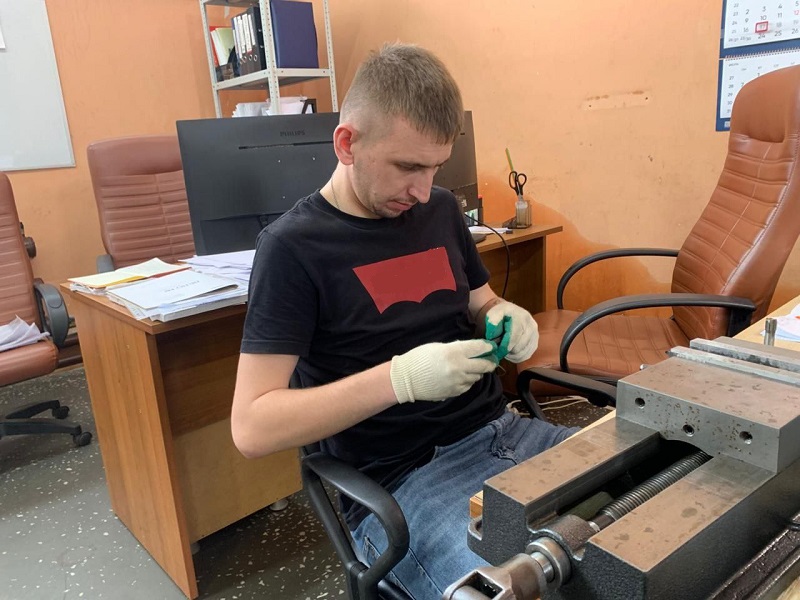 Новая профессия для героя СВО: Павел Царапкин осваивает станки с ЧПУ