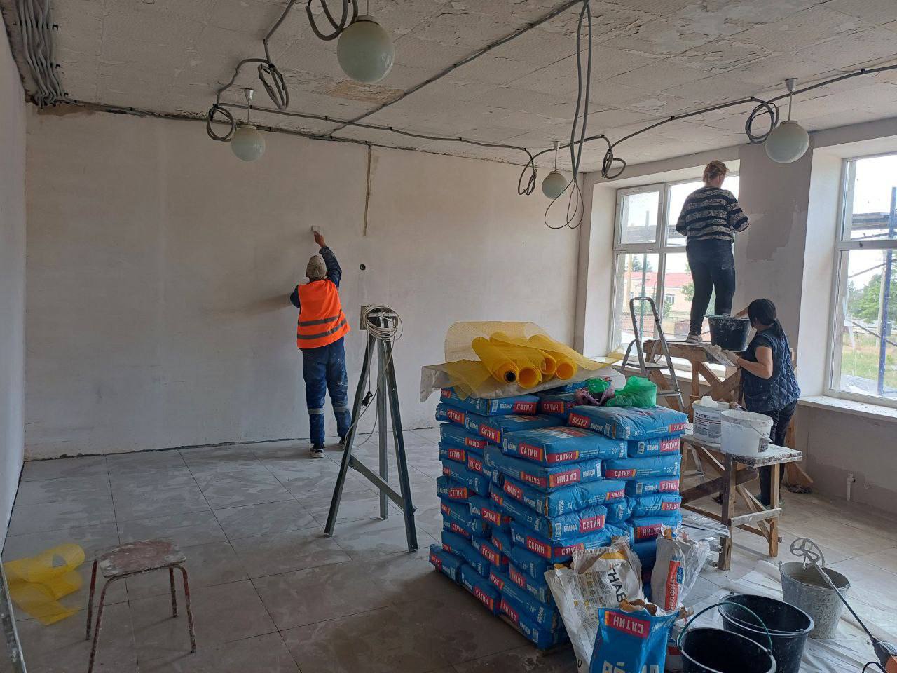 Пензенские специалисты продолжают восстанавливать школы в Запорожской области