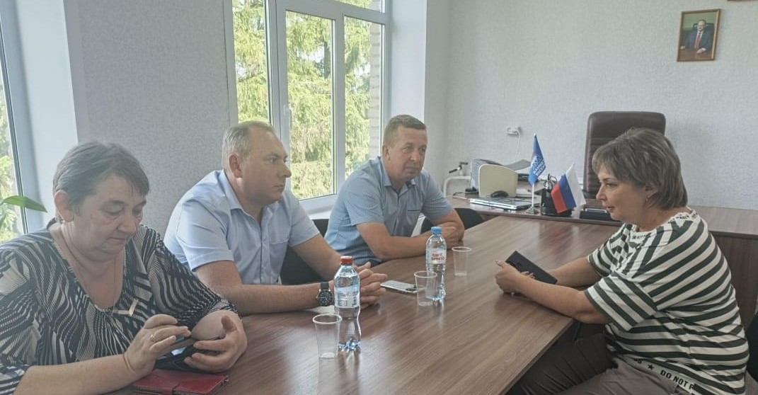 Владимир Вдонин провел прием граждан в Нижнеломовском районе