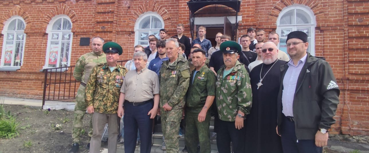 В Кузнецке проводили в армию будущих солдат