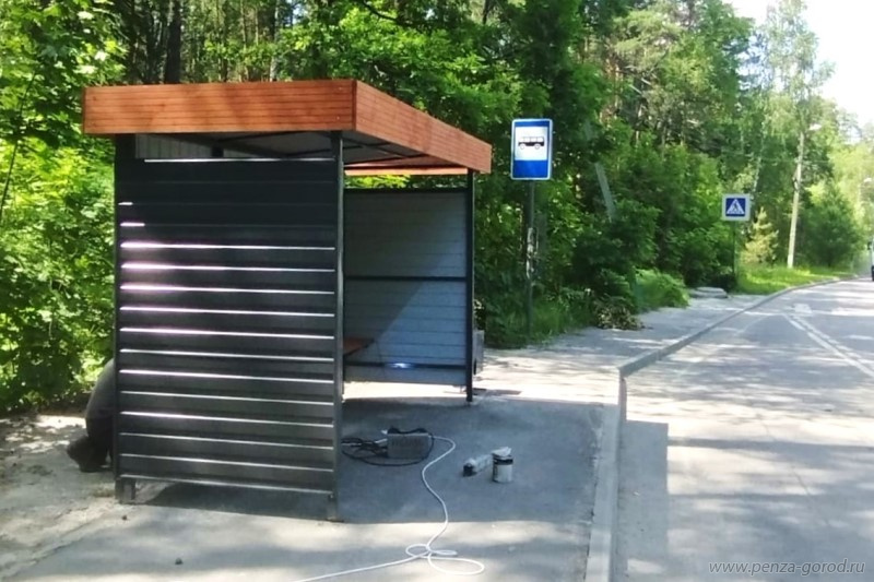В Пензе установили два новых остановочных павильона
