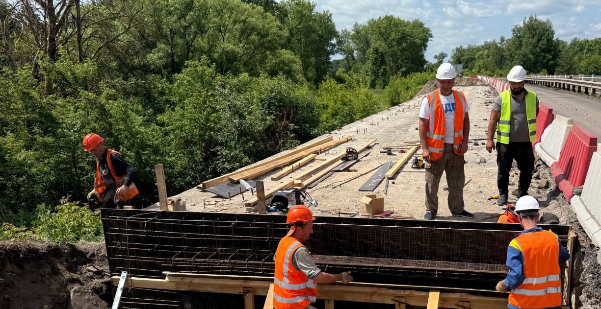 В Земетчинском районе ремонтируют мост через Вышу: работы идут по графику