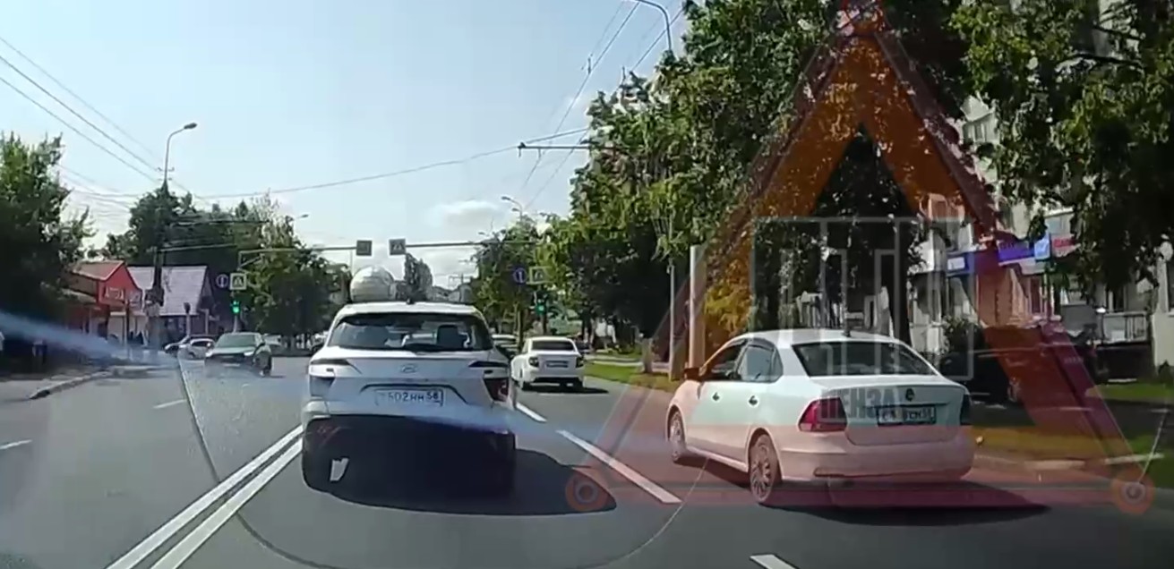 Пензенский «гонщик» на легковушке превратил тротуар в личную полосу