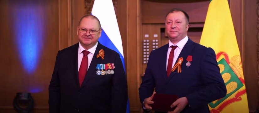 Олег Мельниченко наградил пензенского железнодорожника медалью За заслуги