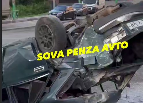 Трое в реанимации: в Пензе после ДТП легковушка перевернулась на крышу