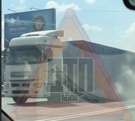 В Пензе у «Петуха» задымилась фура