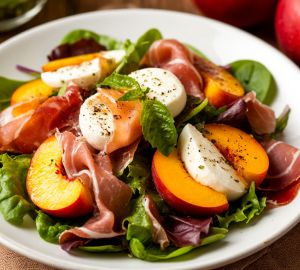 Салат с нектаринами, моцареллой и прошутто