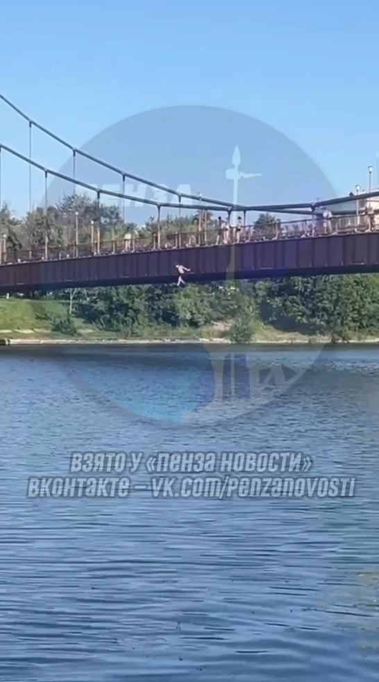 Сезон открыт: в Пензе молодой человек спрыгнул с моста «Дружбы» в реку
