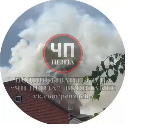 Пожар в Бессоновке: очевидцы рассказали об ударе молнии в дом