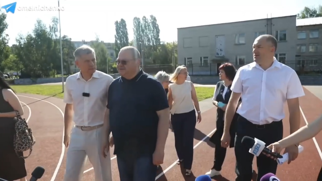 Олег Мельниченко проверил ход обновлений социальных объектов в Заречном