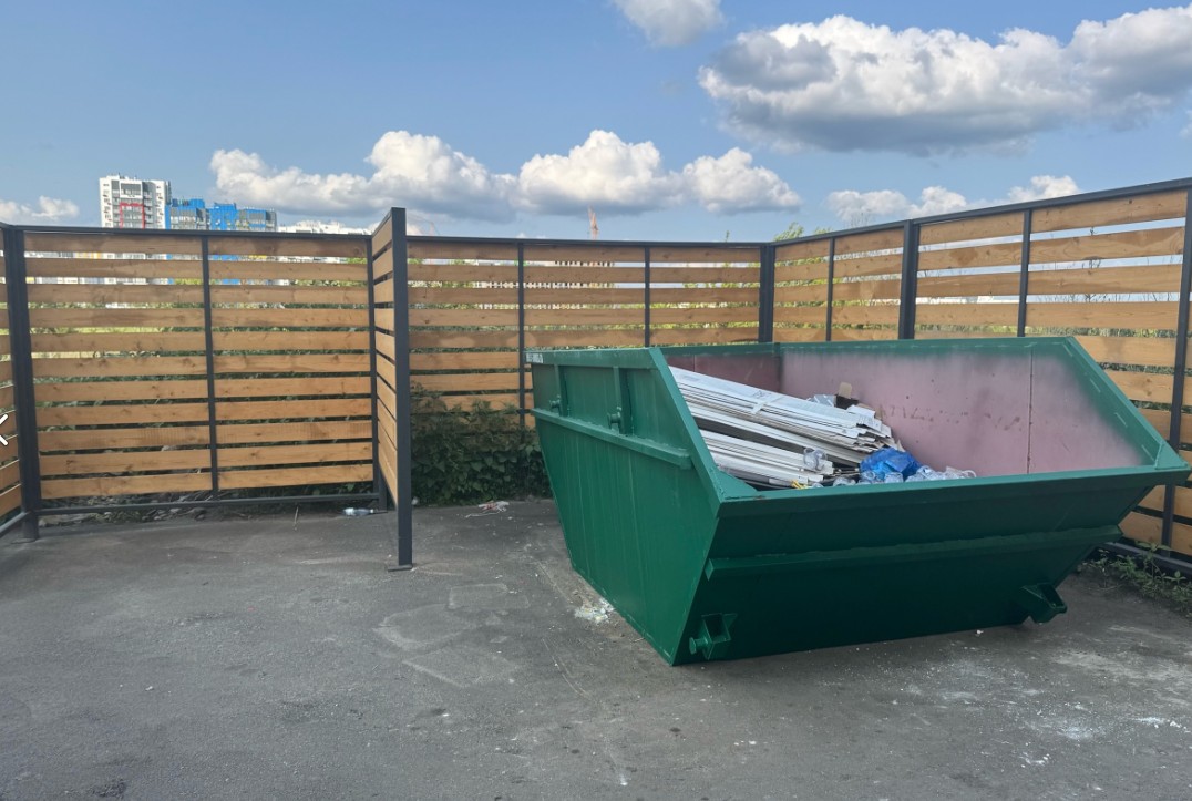 Мусоровозы ломались: Размытая дорога на полигон создала проблемы в Кузнецке