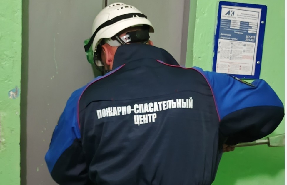 В Пензе спасатели вызволили ребенка, чья рука застряла в лифте