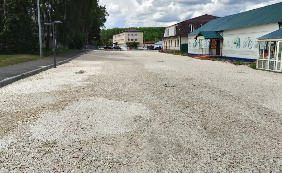 В Неверкино продолжается благоустройство пешеходной зоны