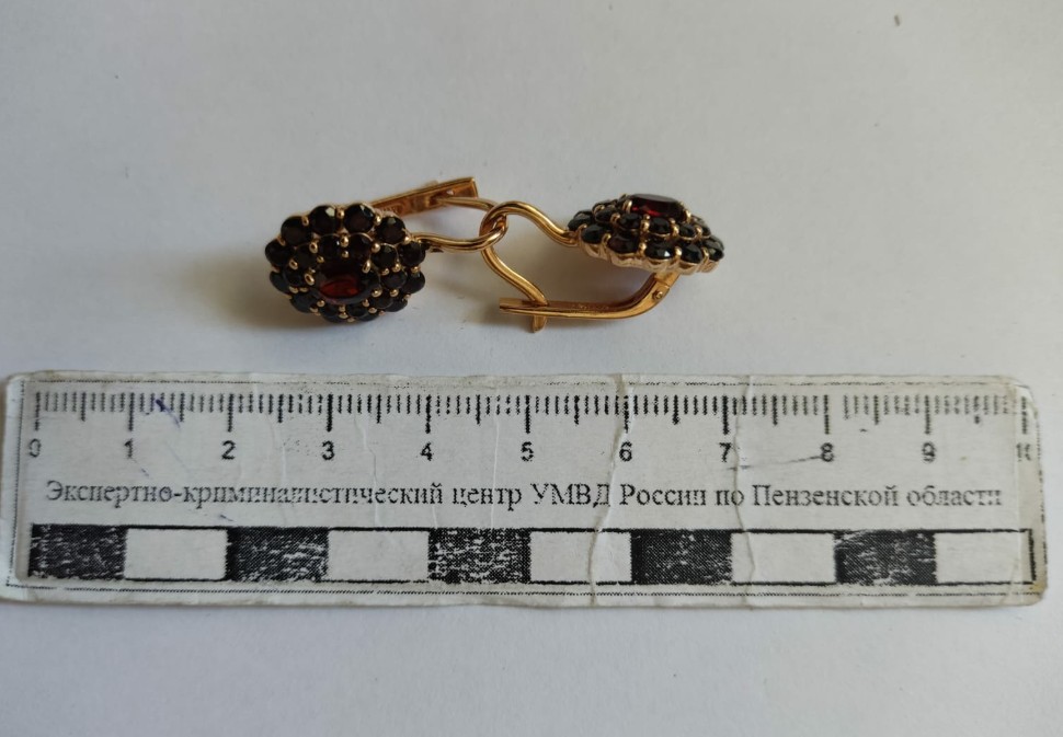 В Пензе мошенница подменила украшения бижутерией