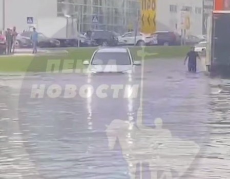 Тест-драйв по-пензенски: после ливня машины превратились в подводные лодки