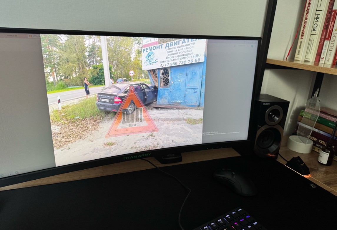 ДТП в Чаадаевке: легковушка протаранила ларек на улице Ленина