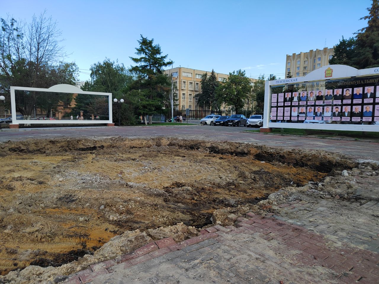 Бюджетные деньги на ветер: в Пензе снесли фонтан в сквере Ермина